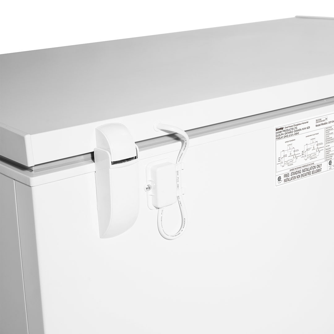 Danby 10.0 cu. ft. Square Model Chest Freezer in White 16 Danby DCF100A6WM 10.0 cu ft chest freezer close up of lid hinge and rear edge design