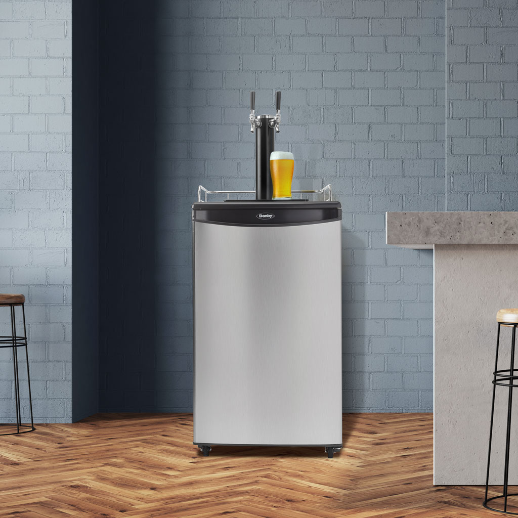 Danby 5.4 cu. ft. Dual-Tap Keg Cooler in Stainless Steel Look 5 Danby dkc054a1bsl2db insetting 2