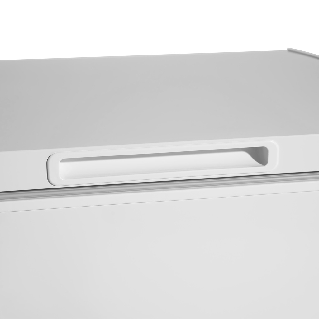 Danby DCF050A6WM 5.0 cu ft chest freezer recessed handle detail