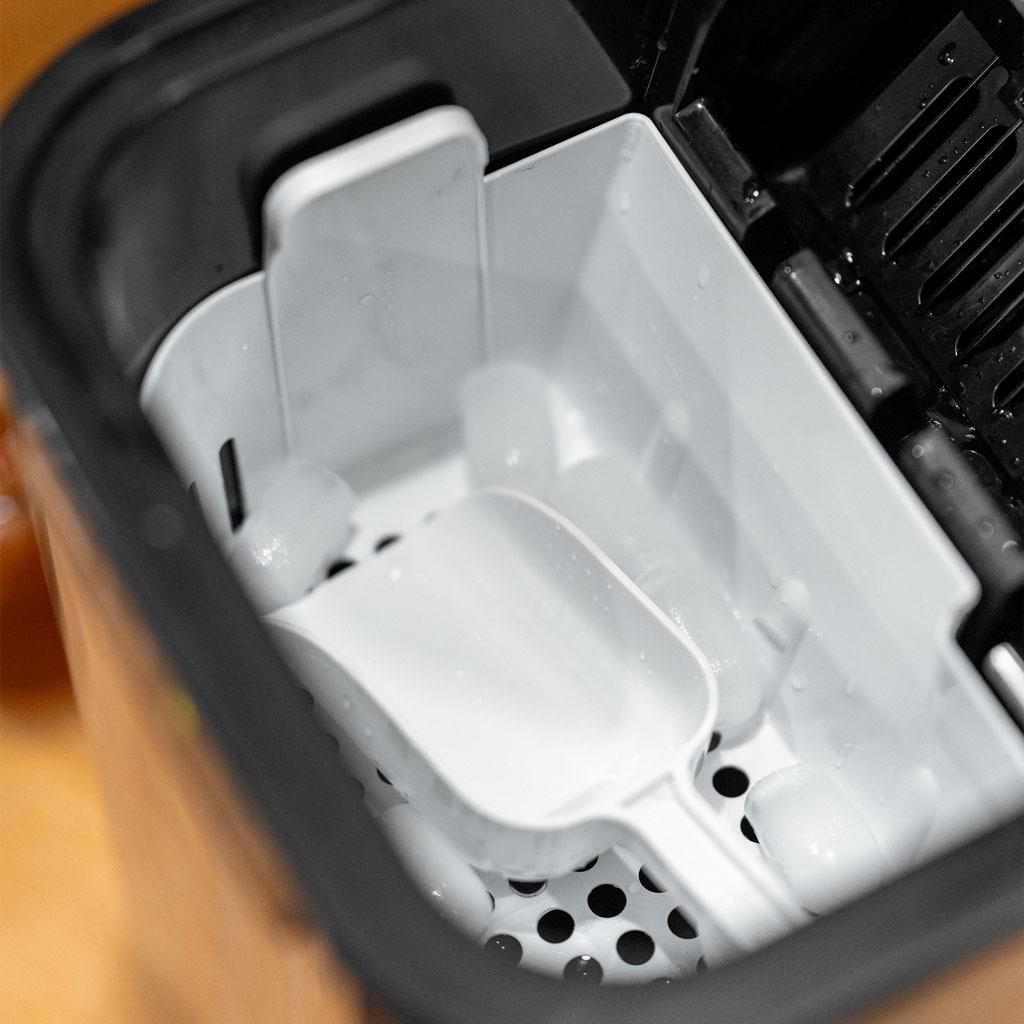 Danby DIM2500SSDB 25 lbs ice maker ice scoop stored inside ice basket