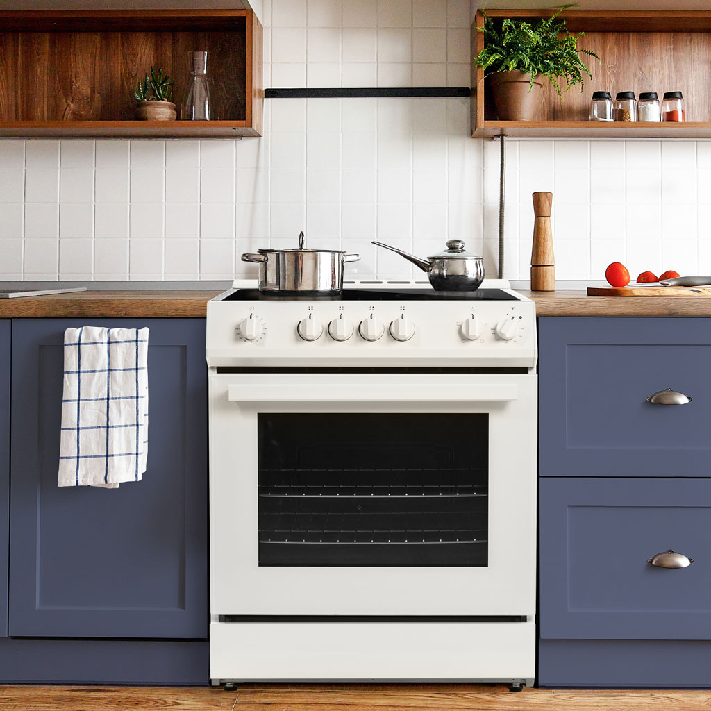 Danby 30” Slide in Smooth Top Electric Range with Knob Controls in White 5 Danby drrm300wc insetting 1