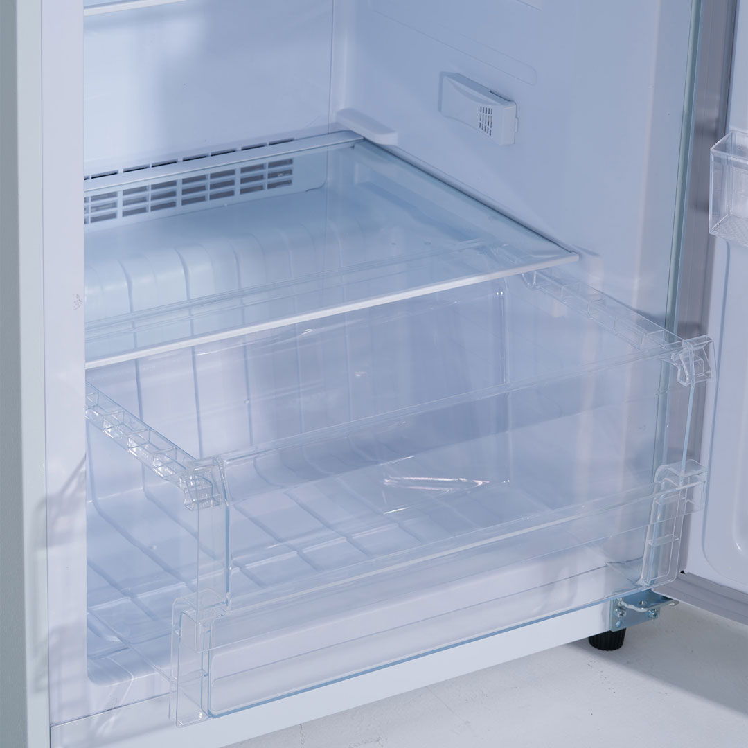 Danby duf140a1wdb crisper