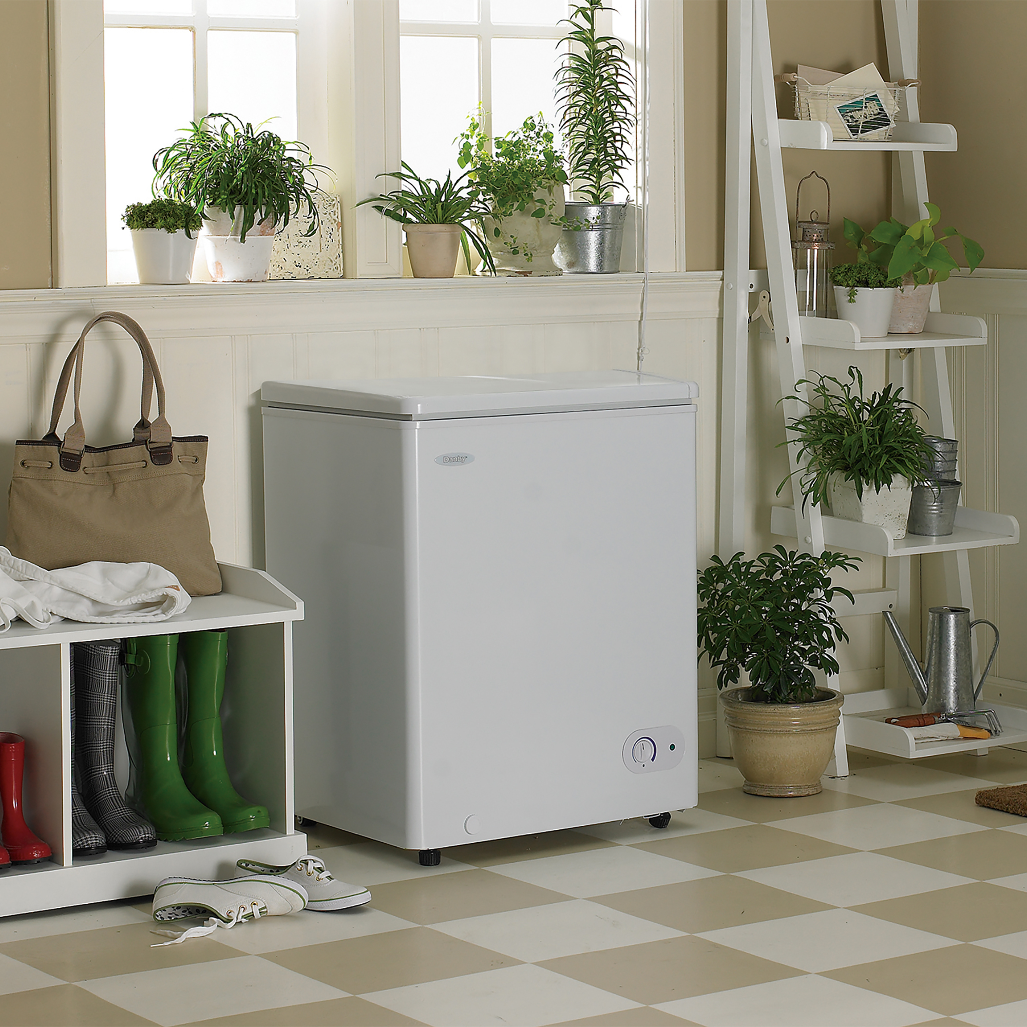Danby 3.8 cu. ft. Chest Freezer in White 3 Danby DCF038A1WDB1 insetting