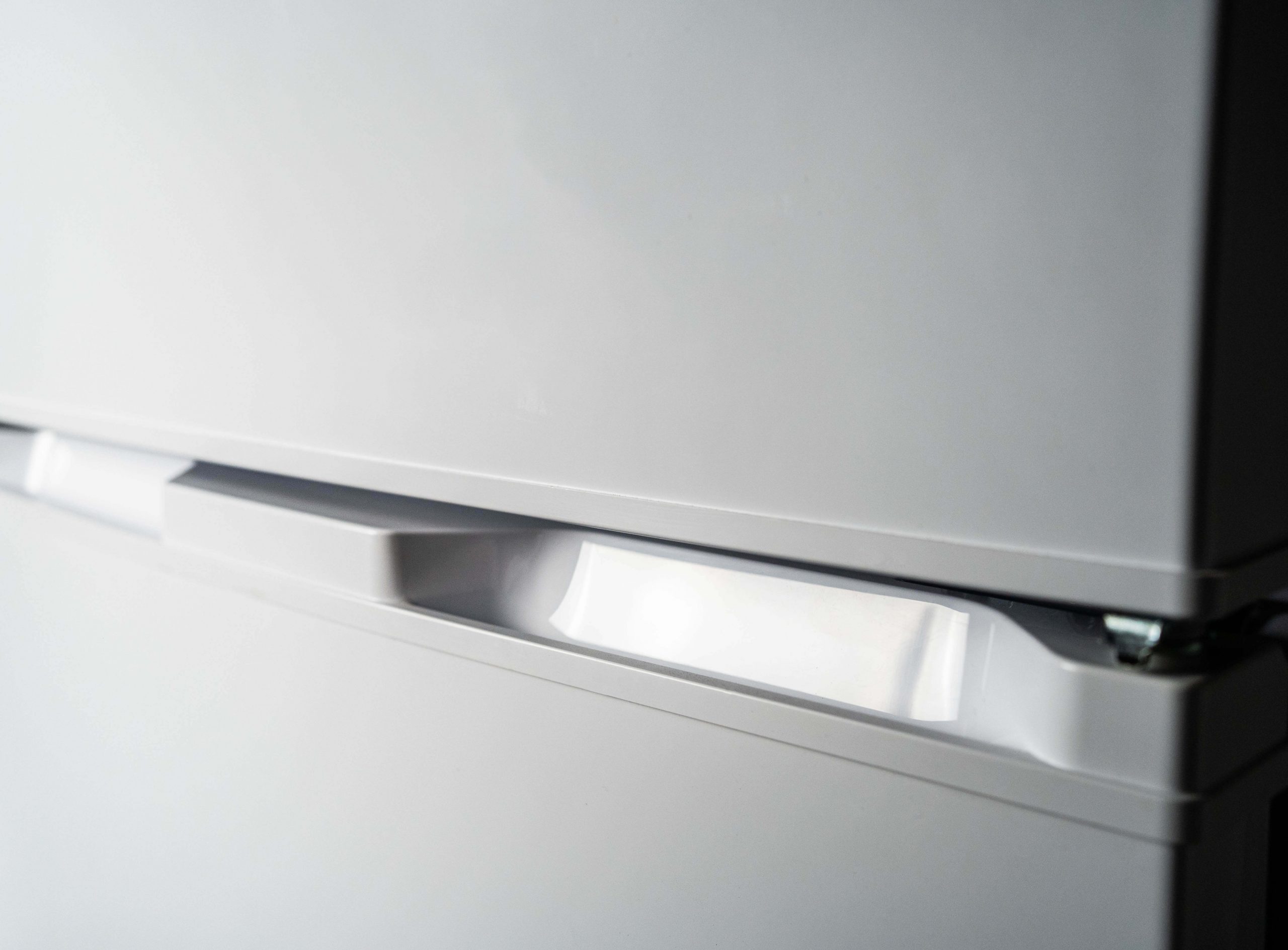 Danby DPF074VIWDB integrated door handle 2 scaled 1