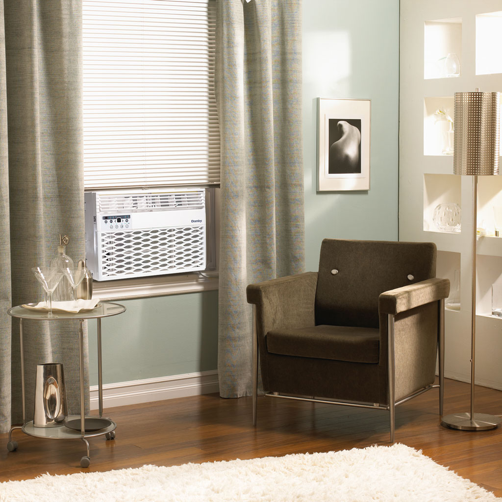 Danby 10,000 BTU Window AC in White 4 Danby dac100eb6wdb insetting 1