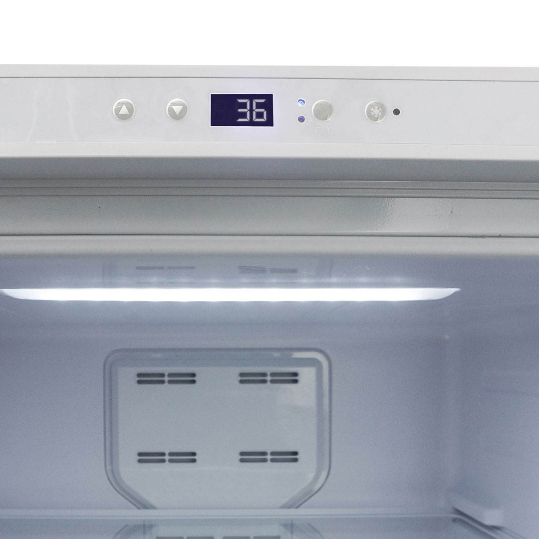 Danby DAR170A3WDD 17.0 cu ft apartment fridge electronic control panel detail
