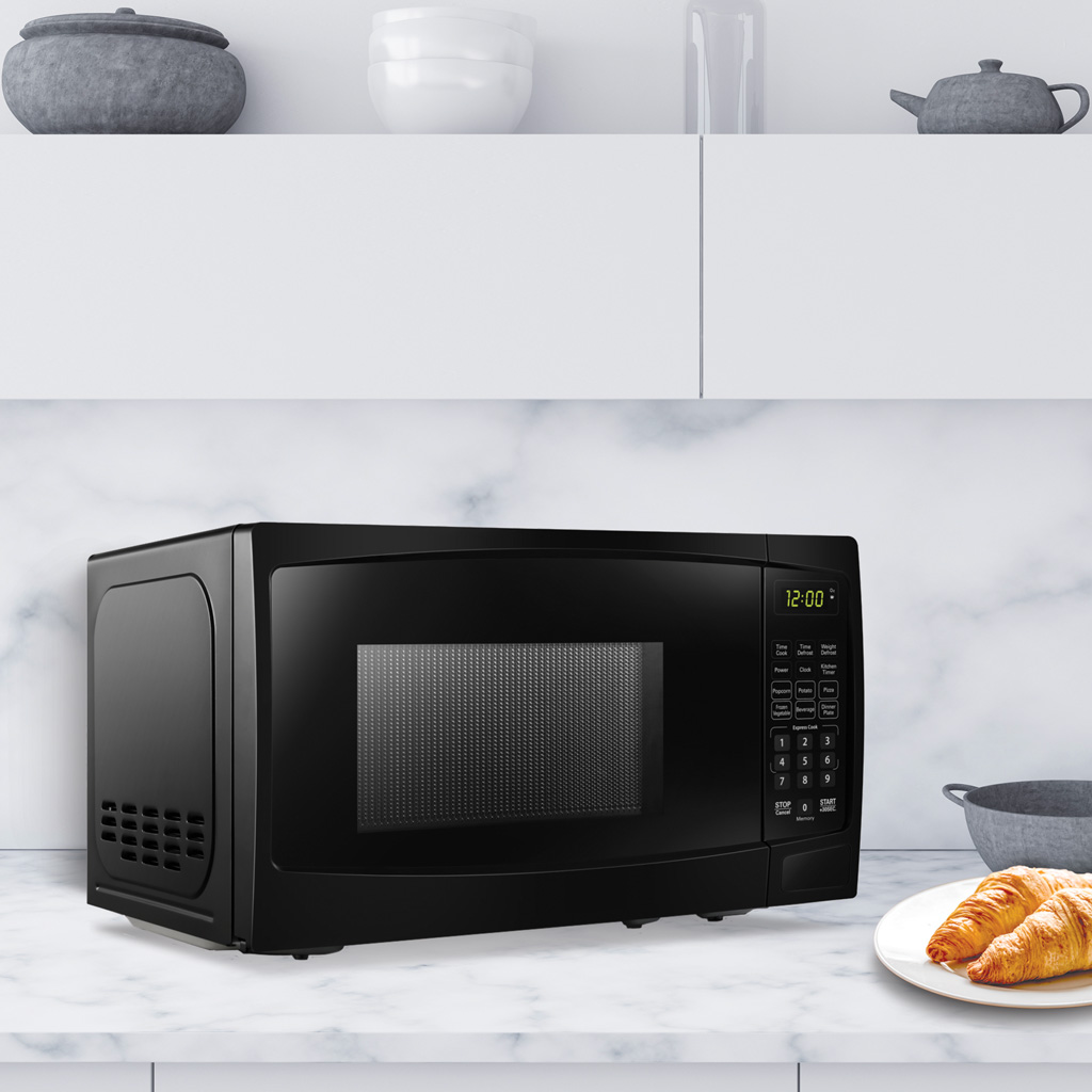 Danby 1.1 cu. ft. Countertop Microwave in Black 5 Danby dbmw1120bbb insetting 2