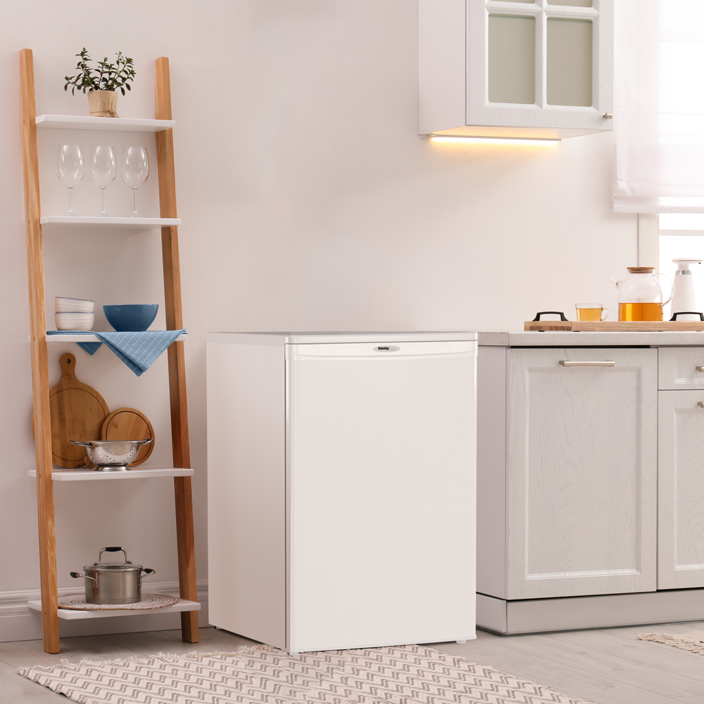 Danby Designer 4.3 cu. ft. Upright Freezer in White 4 Danby dufm043a2wdd insetting 1