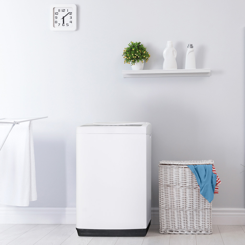 Danby 1.8 cu. ft. Compact Top Load Washing Machine in White 4 Danby dwm065a1wdb 6 insetting 1