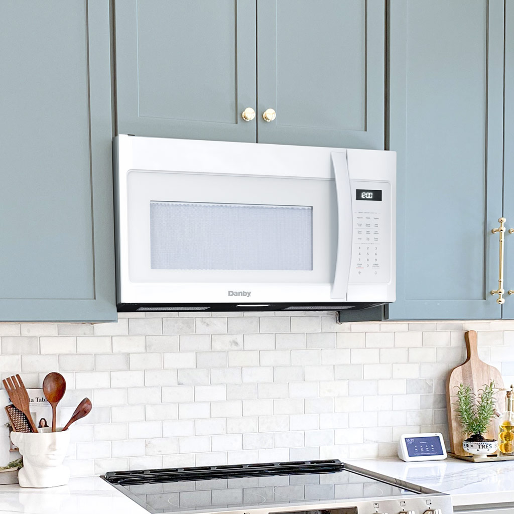 Danby DOM1742B1WDB 1.7 cu ft over range microwave installed above cooktop in home kitchen