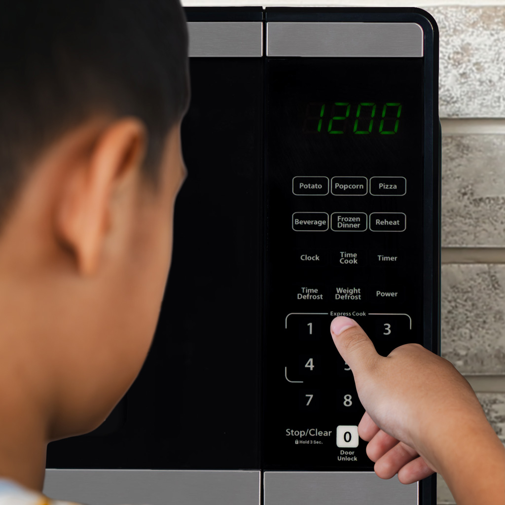Danby DMW091A1SS 0.9 cu ft countertop microwave child lock control panel detail feature graphic